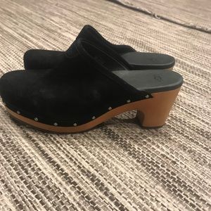 Black Ugh Clogs